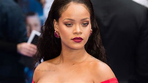 15 Celebrity Cleavage Moments: Rihanna, Jayne。